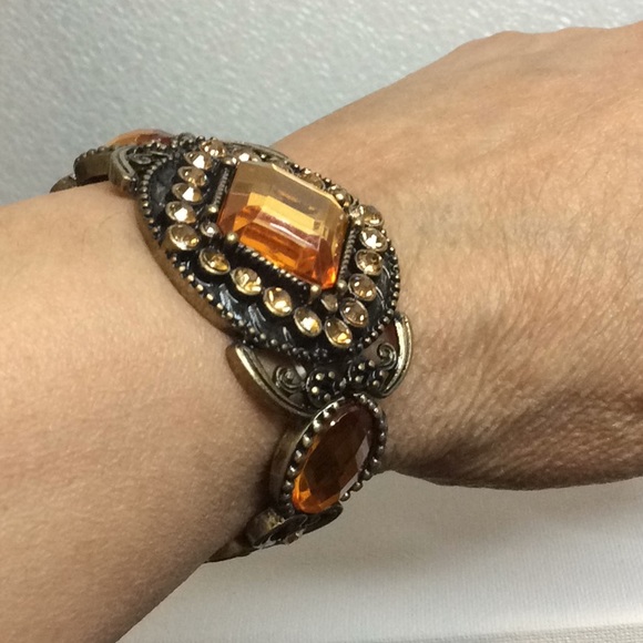 Vintage Gold Rhinestone Bracelet - Picture 2 of 9